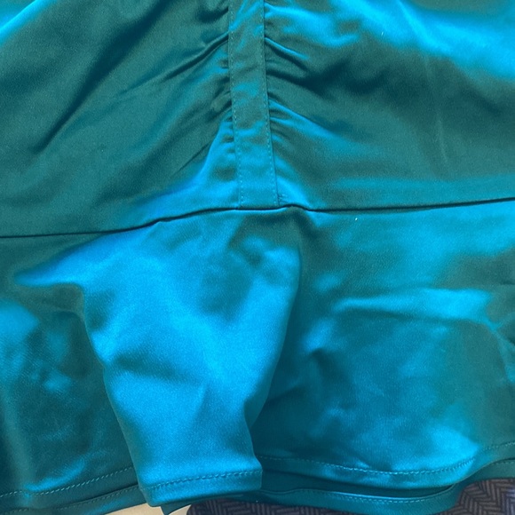 Ladies BCBG silky dress - Picture 3 of 8